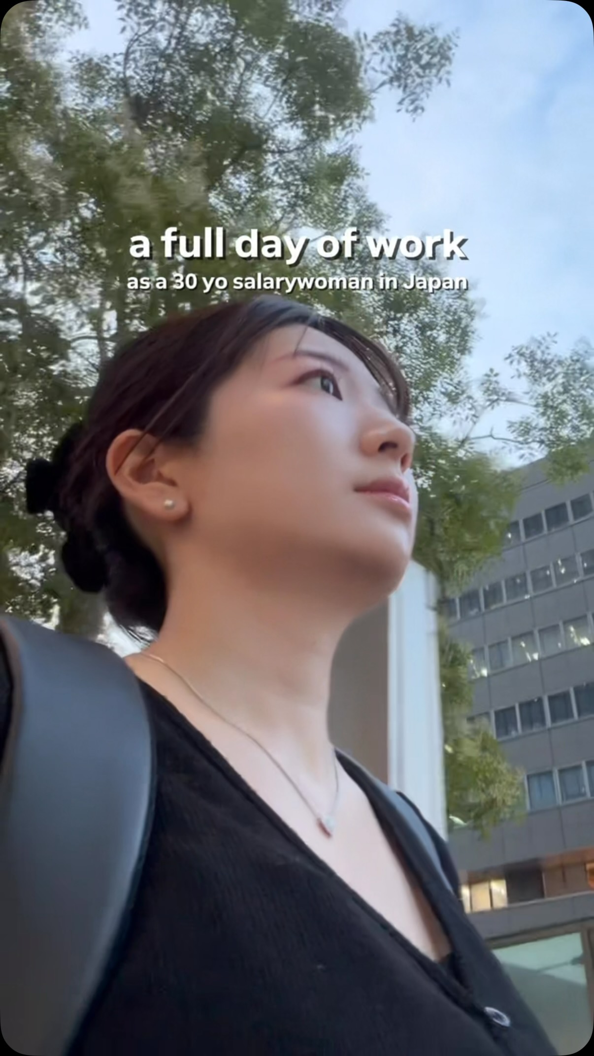 The weather is still sunny, but autumn is definitely here🍁💼 And somehow my work is getting busier too. Btw, are you team iron or team no-iron? 👔😂#dayinmylife #corporategirl #lifeinjapan #corporatelife #workvlog